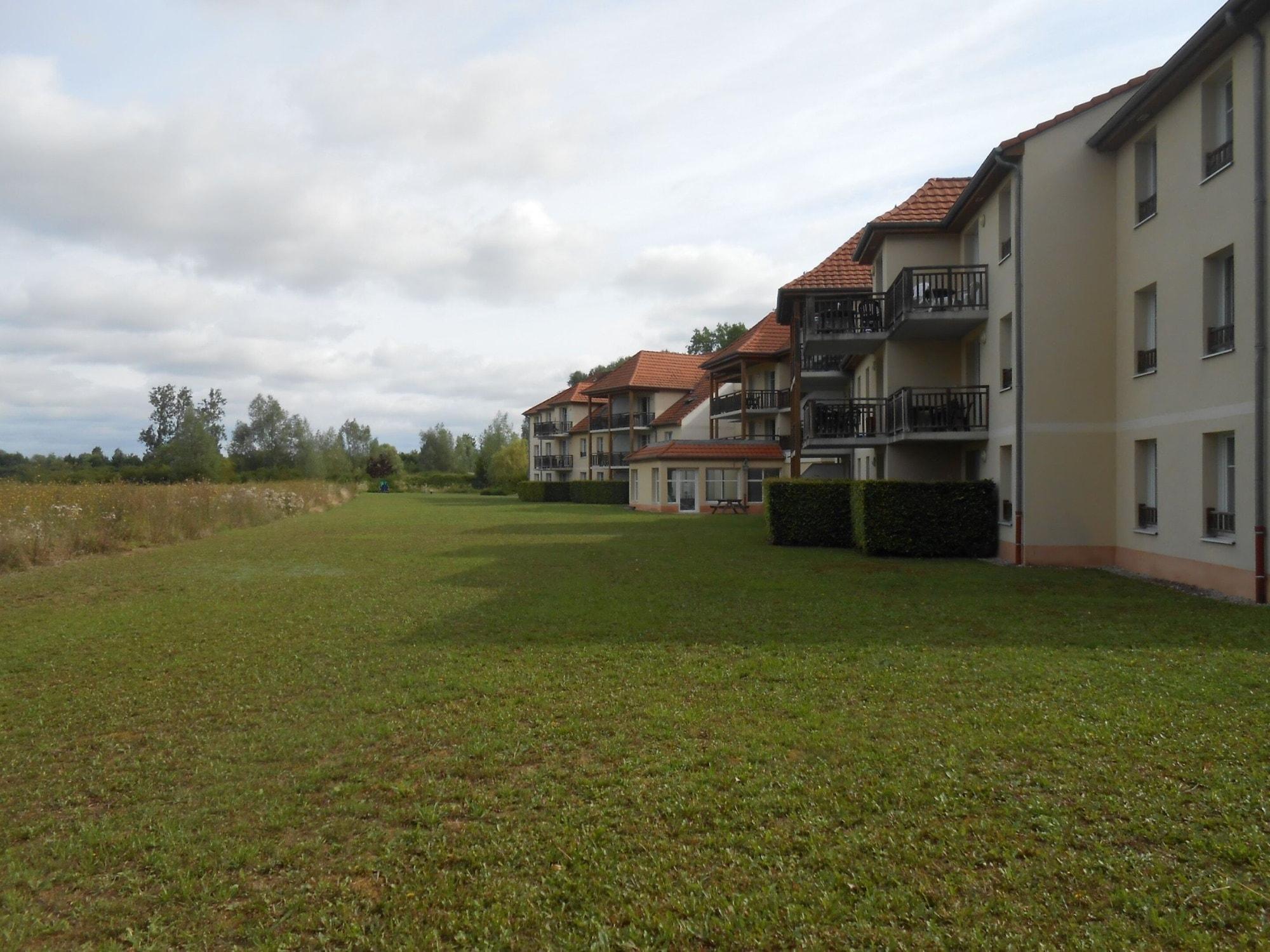 Residence Vtf Les Allees Du Green Levernois Kültér fotó