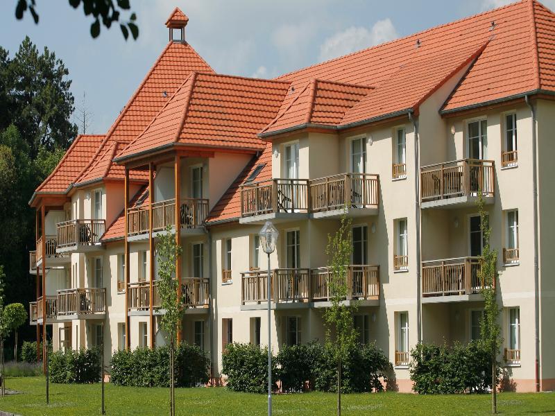 Residence Vtf Les Allees Du Green Levernois Kültér fotó