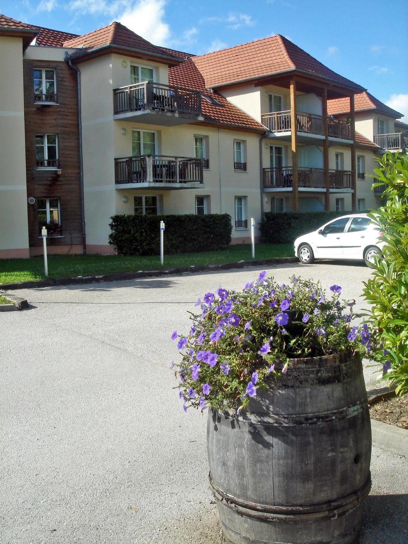 Residence Vtf Les Allees Du Green Levernois Kültér fotó