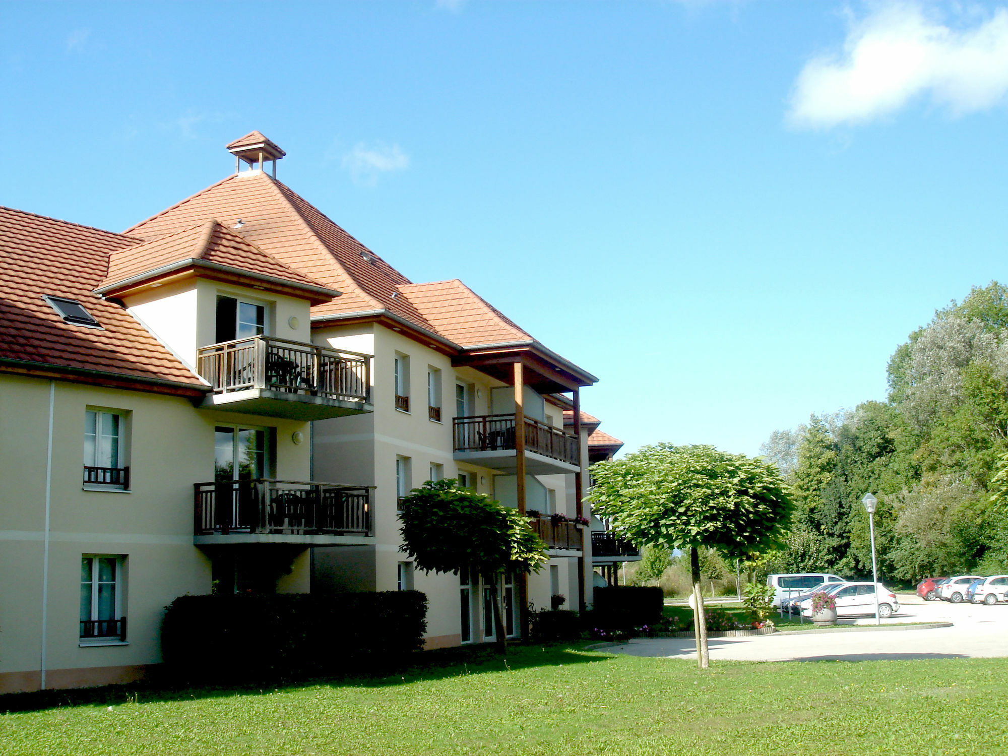 Residence Vtf Les Allees Du Green Levernois Kültér fotó