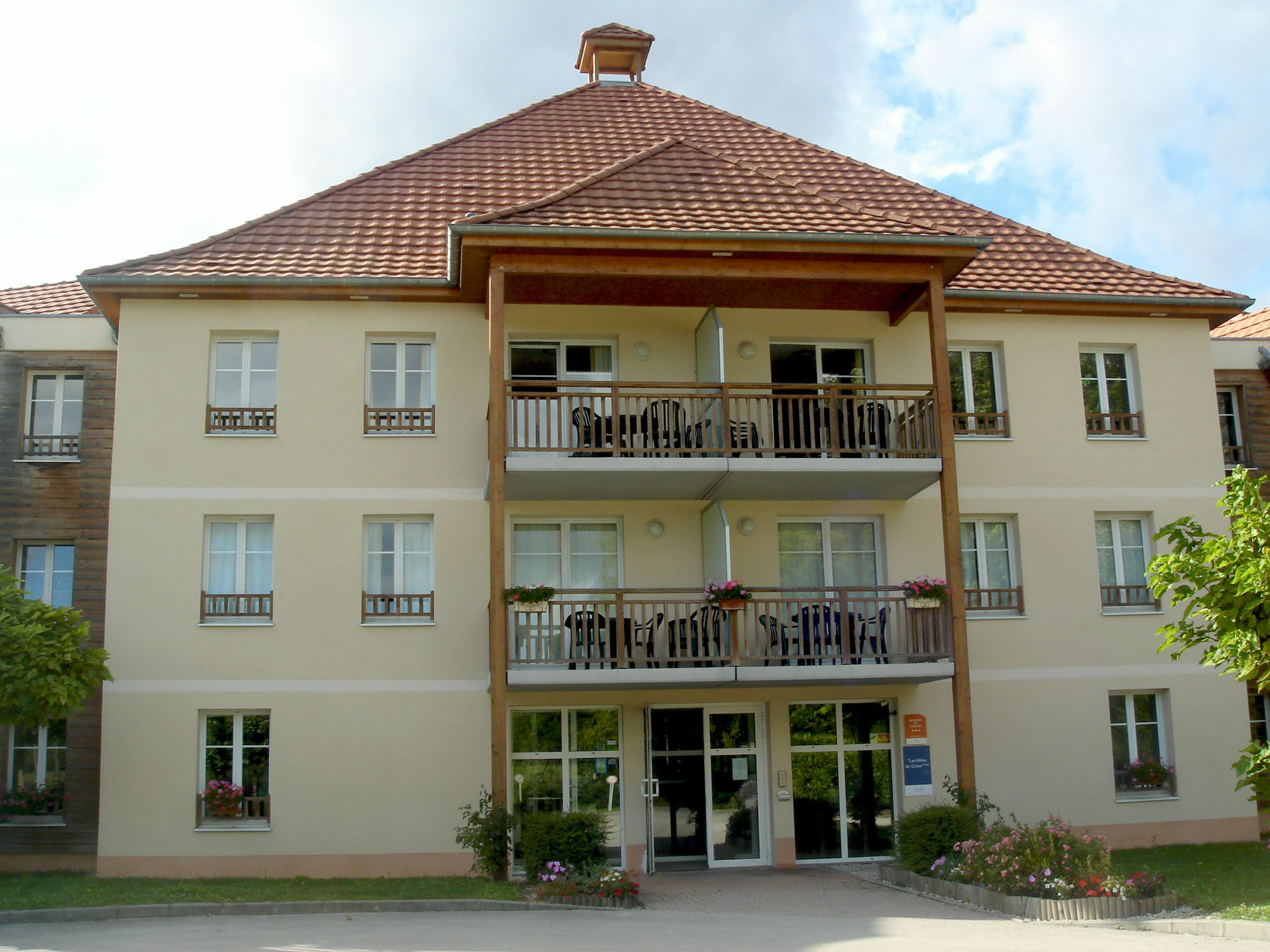 Residence Vtf Les Allees Du Green Levernois Kültér fotó
