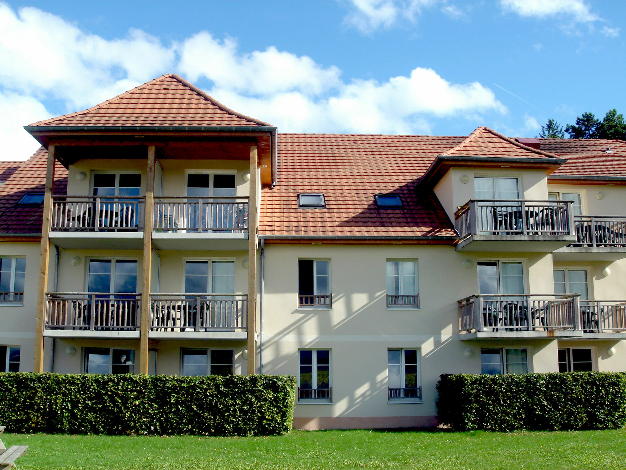 Residence Vtf Les Allees Du Green Levernois Kültér fotó